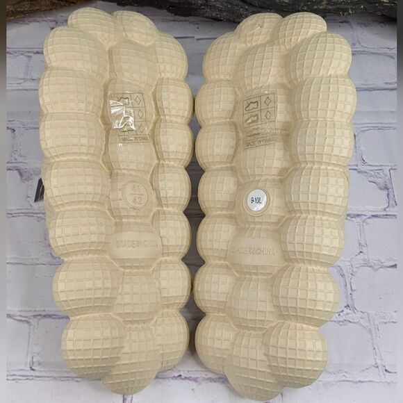 Bubble Slides Massage Slippers - Size L (9-10) - Picture 6 of 11